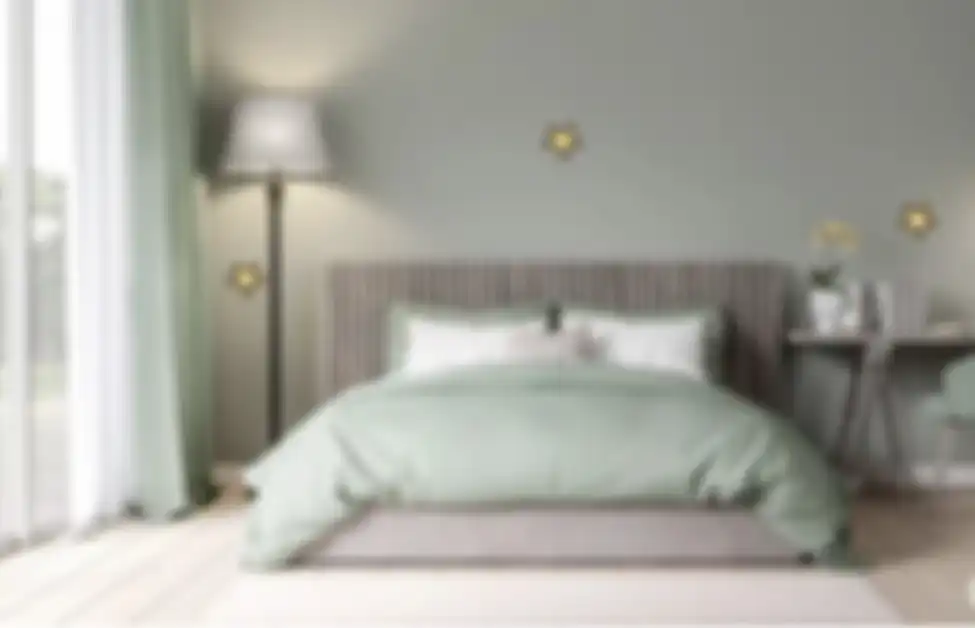 Kamar tidur dengan nuansa tropis yang tercipta dari warna hijau sage. 