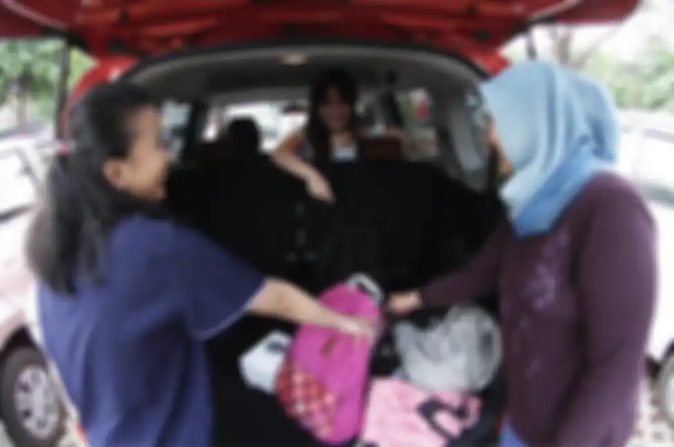 Tips nge-vlog di mobil agar makin seru dan aman