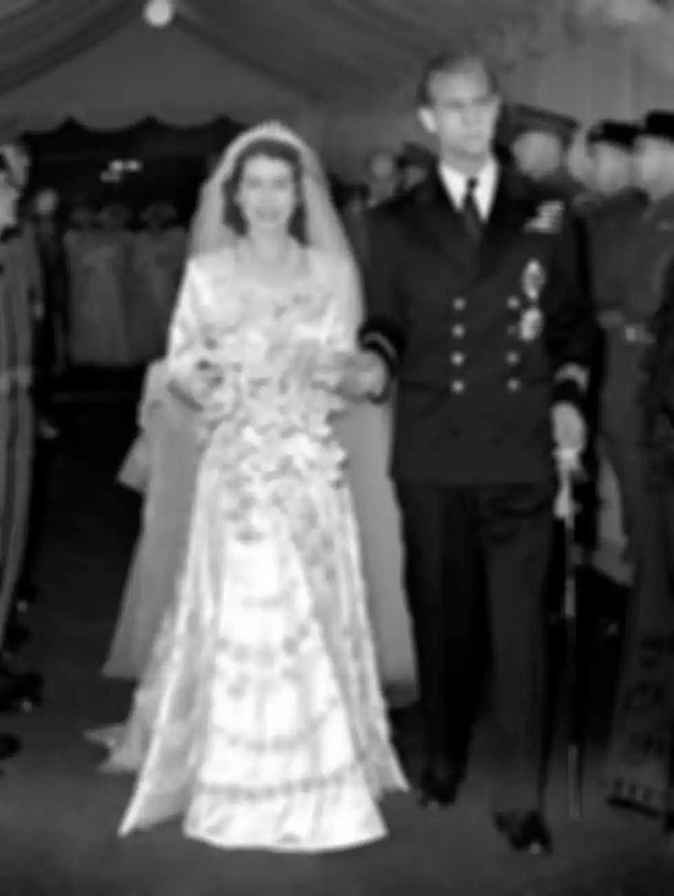 Ratu Elizabeth II dan Pangeran Philip (1947) saat menikah.
