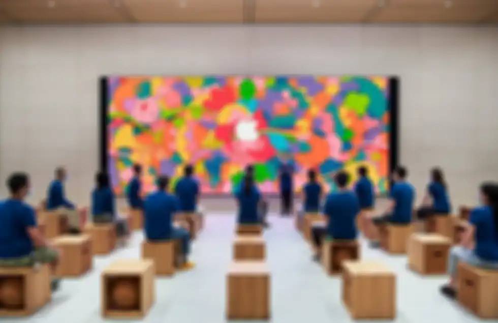 Para karyawan Apple Store di Apple Sanlitun, Beijing.