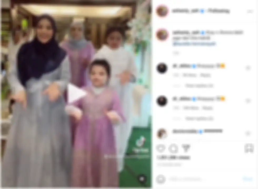 Semakin dekat dengan Krisdayanti, Ashanty kini pajang video joget TikTok bersama Amora Lemos di pengajian kehamilan Aurel Hermansyah.