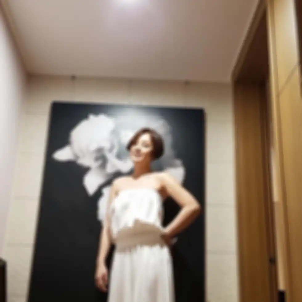 Karir artis cantik ini langsung hancur usai menerima tawaran foto erotis yang ditayangkan sebuah media besar.