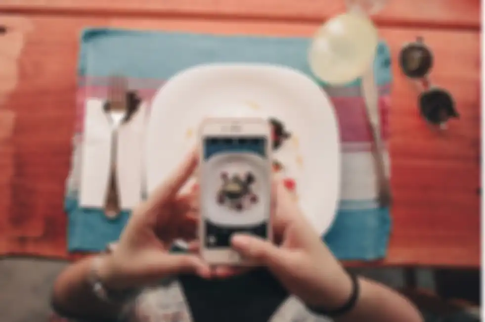 Inilah cara foto aesthetic dengan kamera HP yang bikin kantong makin tebal. Healing pun bisa balik modal. Buruan coba sekarang.