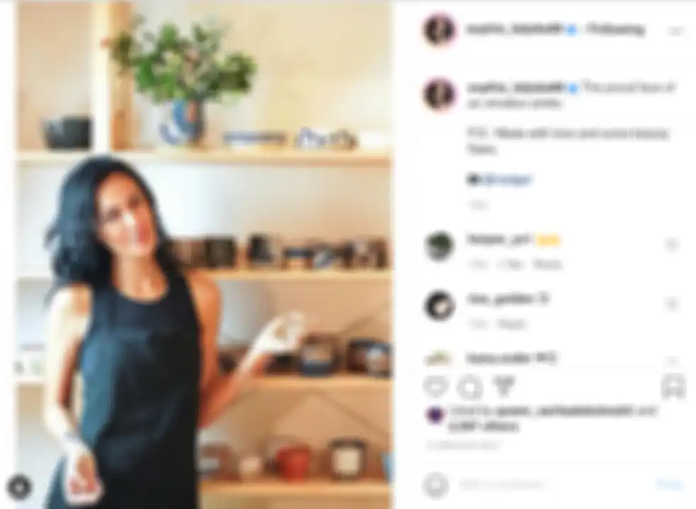 Inilah penampakkan deretan hasil tembikar yang ada di rumah artis Sophia Latjuba.