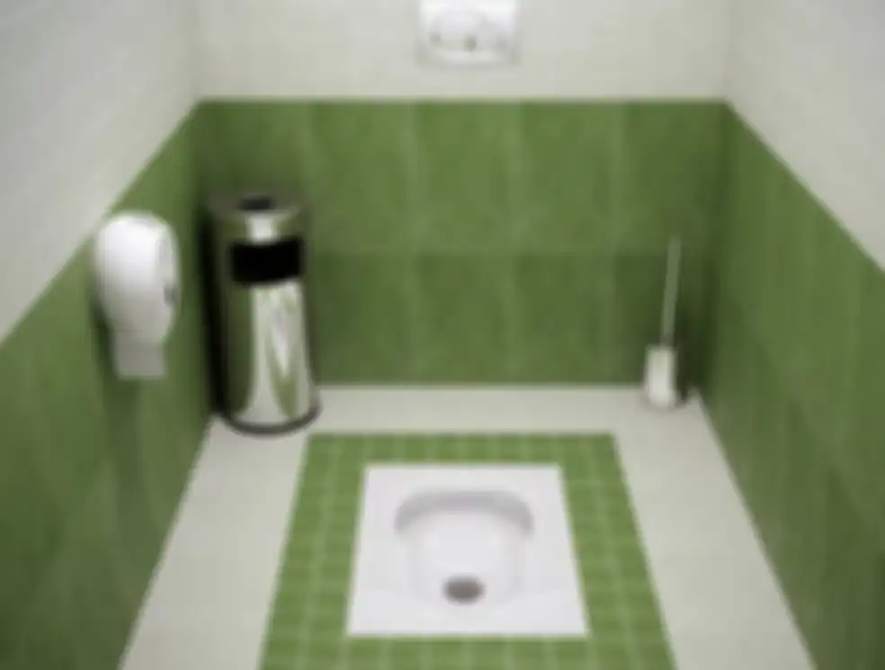 Desain kamar mandi sederhana nan murah tampak bersih kemilau karena trik begini. Kloset jongkok disorot. 8 foto estetiknya jadi bukti.