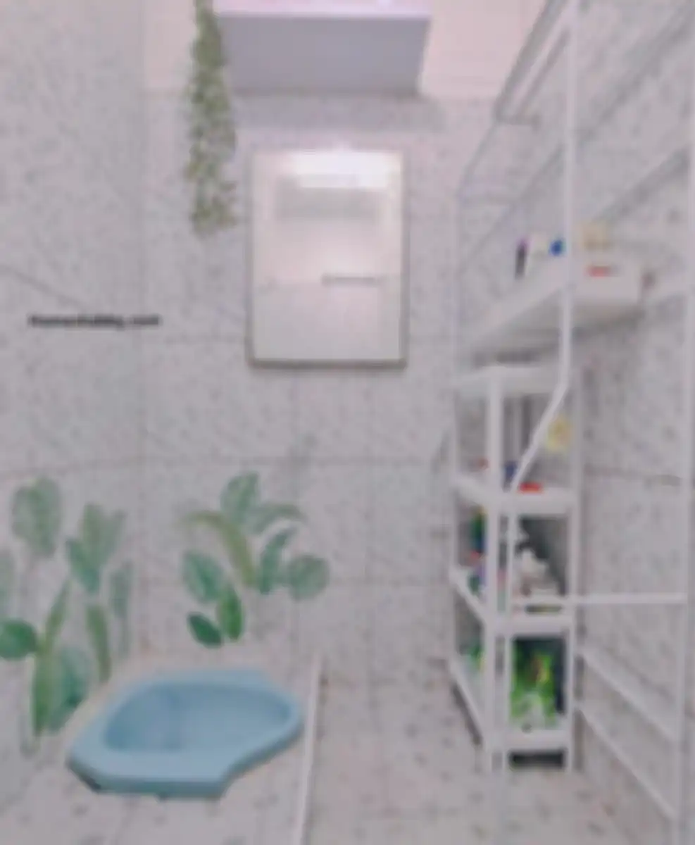 Desain kamar mandi sederhana nan murah tampak bersih kemilau karena trik begini. Kloset jongkok disorot. 8 foto estetiknya jadi bukti.