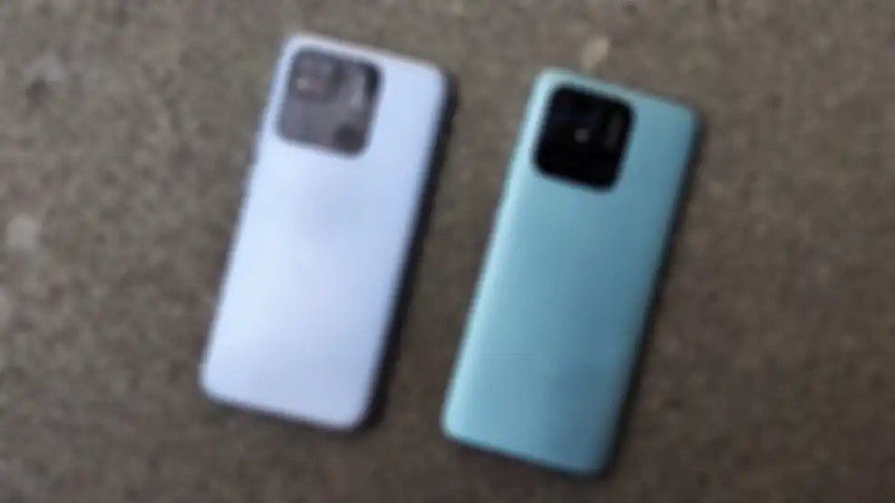 Redmi 10A (Kiri) dan Redmi 10C (Kanan).