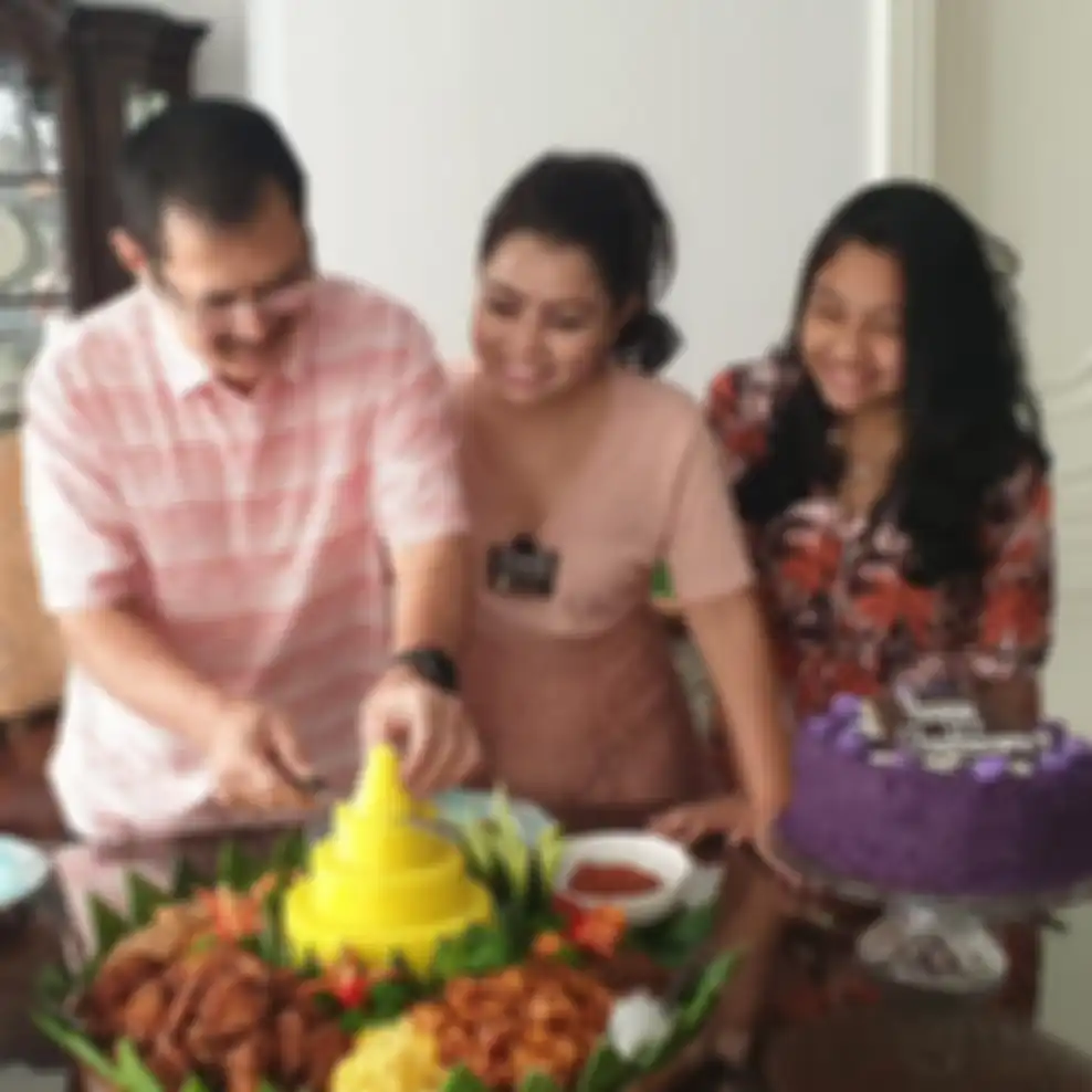 Mayangsari dan Bambang rayakan anniversary bersama Khirani