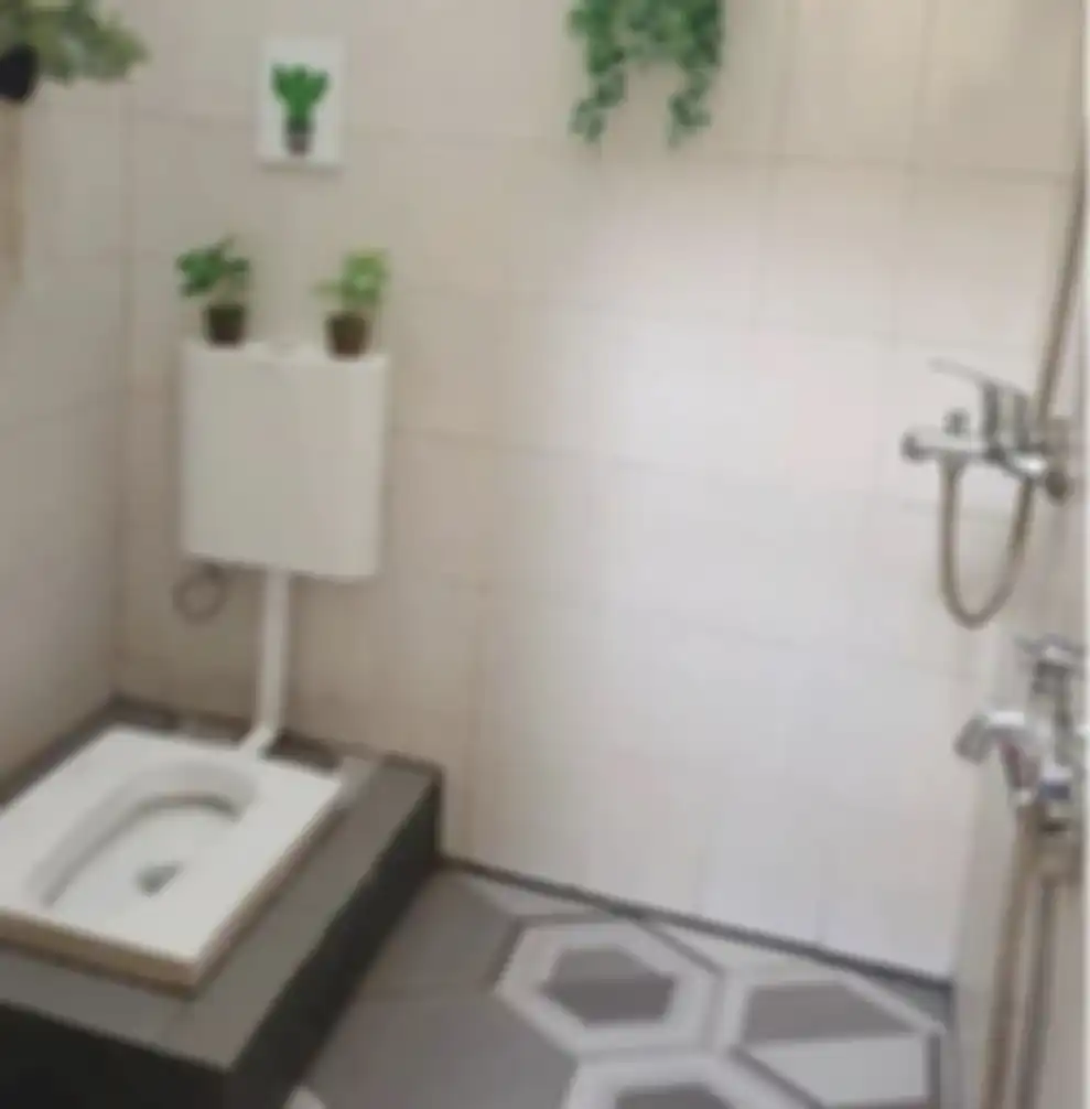 Desain kamar mandi modern WC jongkok tetap bisa memunculkan kesan aesttehtic dengan cara begini. Lihat 10 foto hasilnya yuk. 