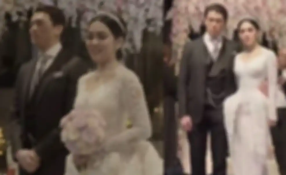 Penampilan cantik Syahrini dalam balutan gaun dan mahkota mewah di acara resepsi pernikahanya dengan Reino Barack