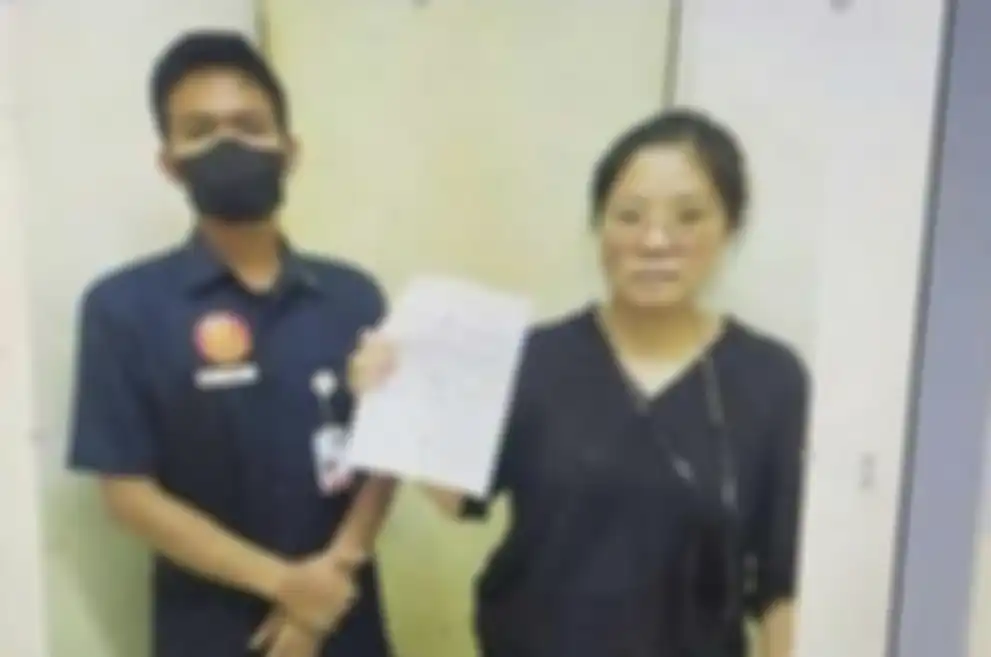 Wanita pencuri coklat di Alfamart yang bikin satu Indonesia tertawa puas ternyata ketahuan gondol barang di supermarket terkenal. 