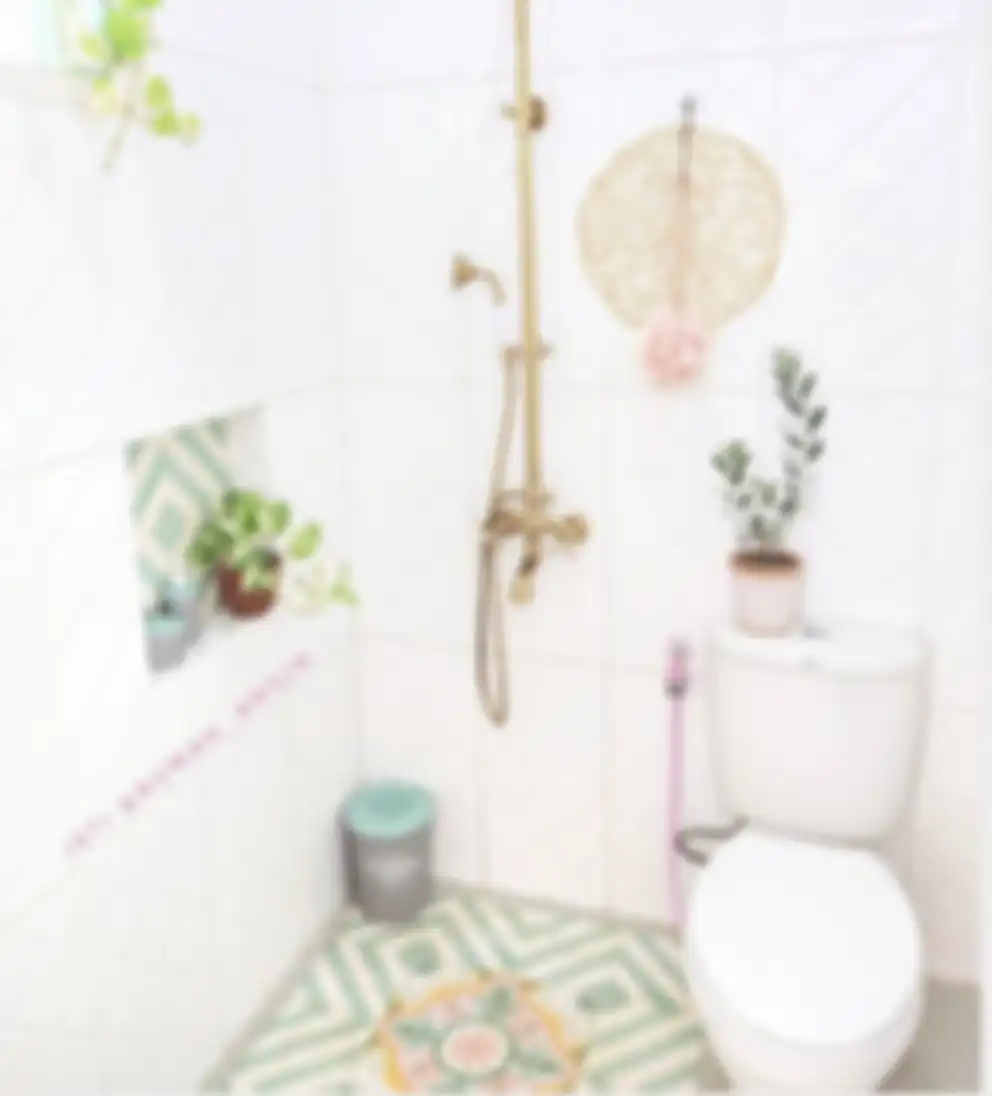 6 foto desain kamar mandi modern ini cocok buat diaplikasikan di rumah type 36. Istri berlega hati. Bujetnya tak sampai bikin mulas. 