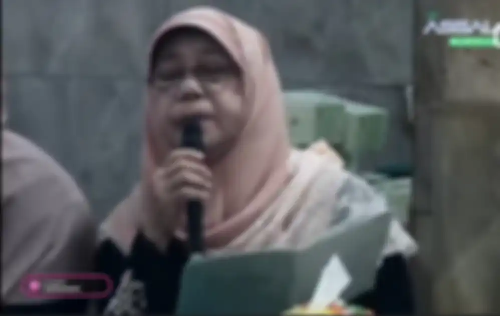 Ustazah Taslimah meninggal saat mengaji di masjid sampai bikin Imam Australia berduka. Suaranya bergetar lalu ambruk. Foto almarhumah ditangisi.