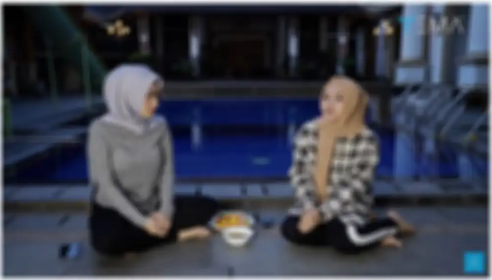Nathalie Holscher dan Putri Delina