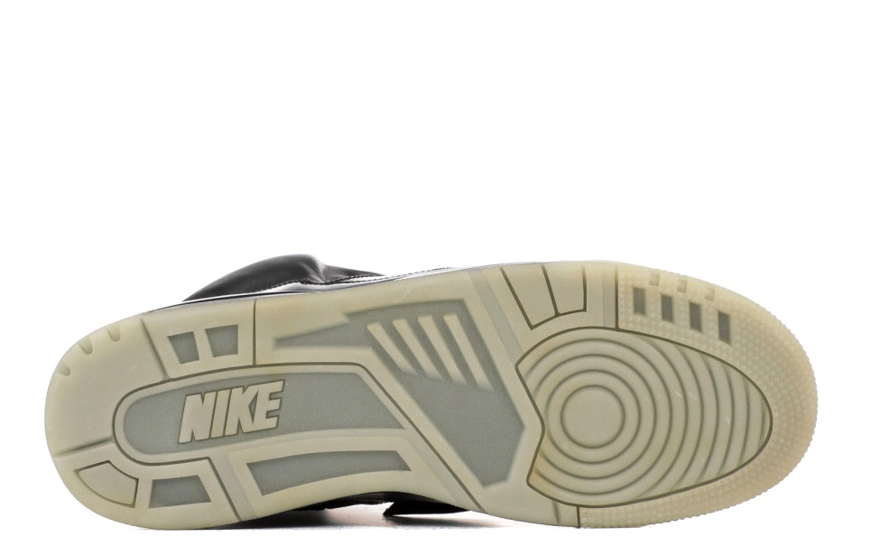 3 Pasang Sepatu Nike Paling Mahal Tahun 2018, Yakin Nggak Bisa Beli!