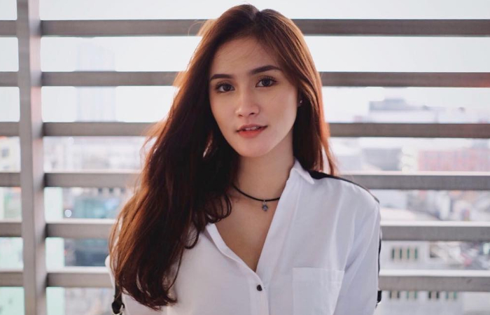 Tik turgan holda 69 pozitsiyada jinsiy aloqa