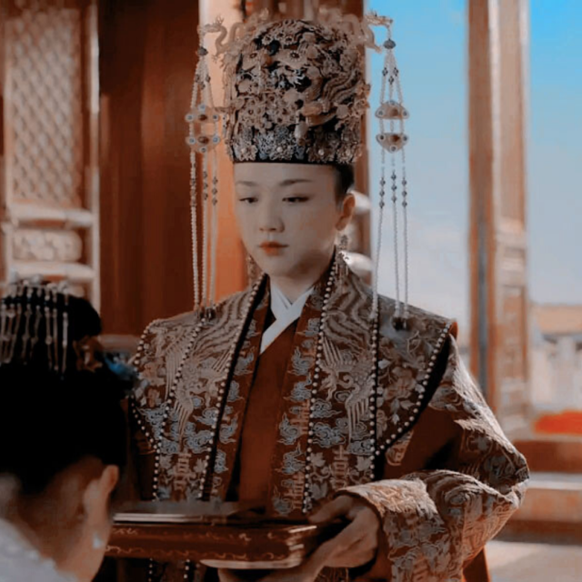 Yalangoch Bavariya qizlari fotosuratlari