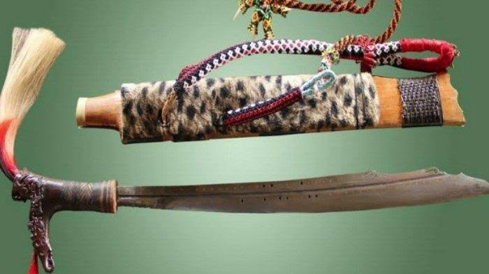 Dikeramatkan Suku Dayak, Inilah Mandau Senjata Tradisional dari Kalimantan