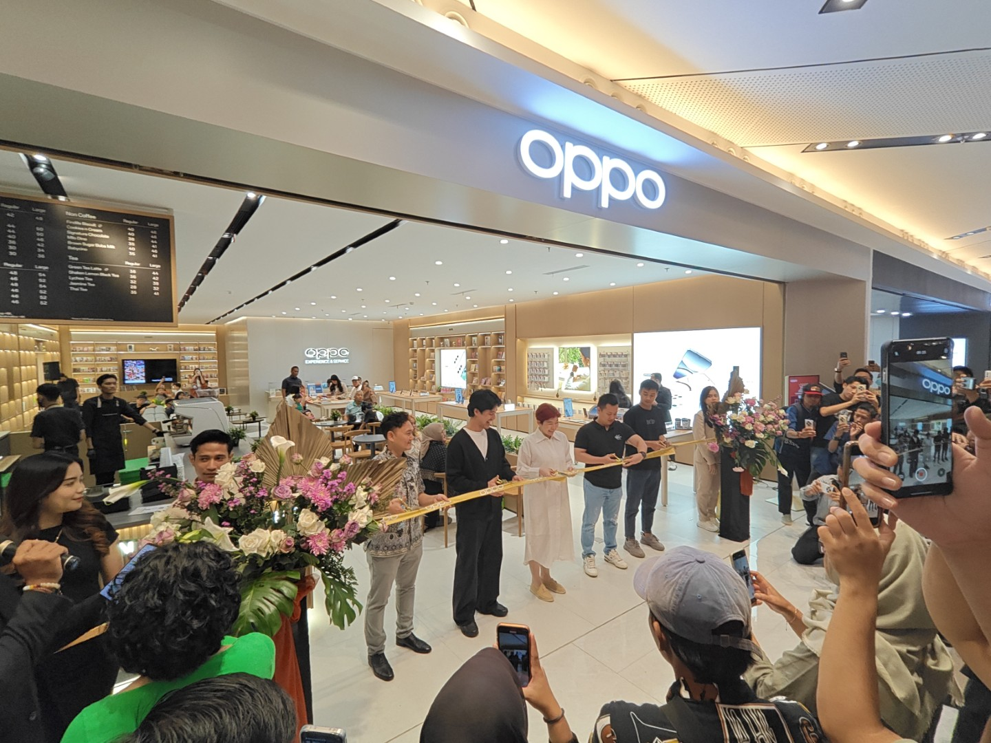 OPPO Buka Experience Store di Pakuwon Mall Bekasi, Bawa Konsep Unik