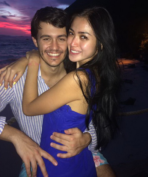 Rus tilida porno: Men bir qizning mushukida keldim va buning uchun pul oldim.