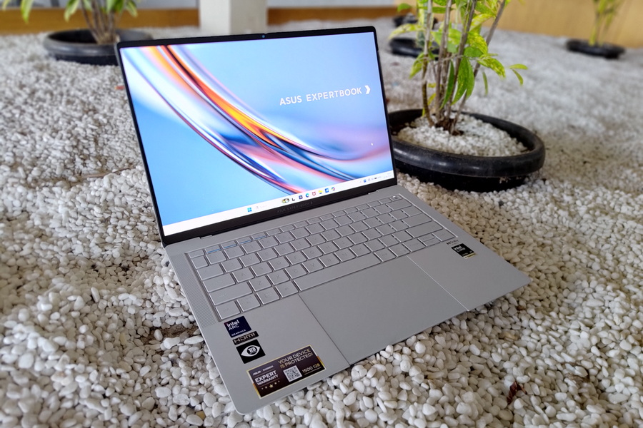 ASUS ExpertBook Ultra B9406: Laptop Bisnis Premium Berbobot di Bawah 1 Kg dengan Performa AI Kelas Atas
