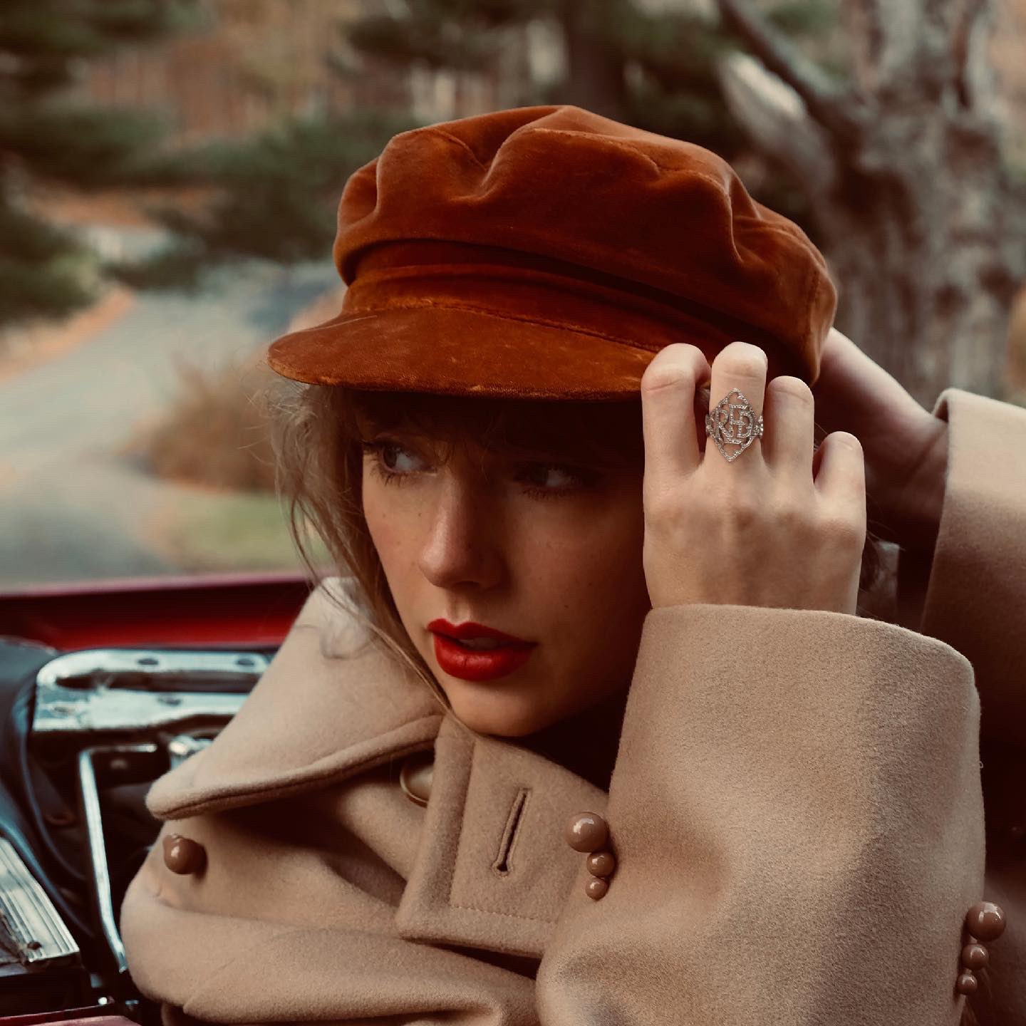 Taylor Swift Konfirmasi Kolaborasi dengan Phoebe Bridgers dan Ed