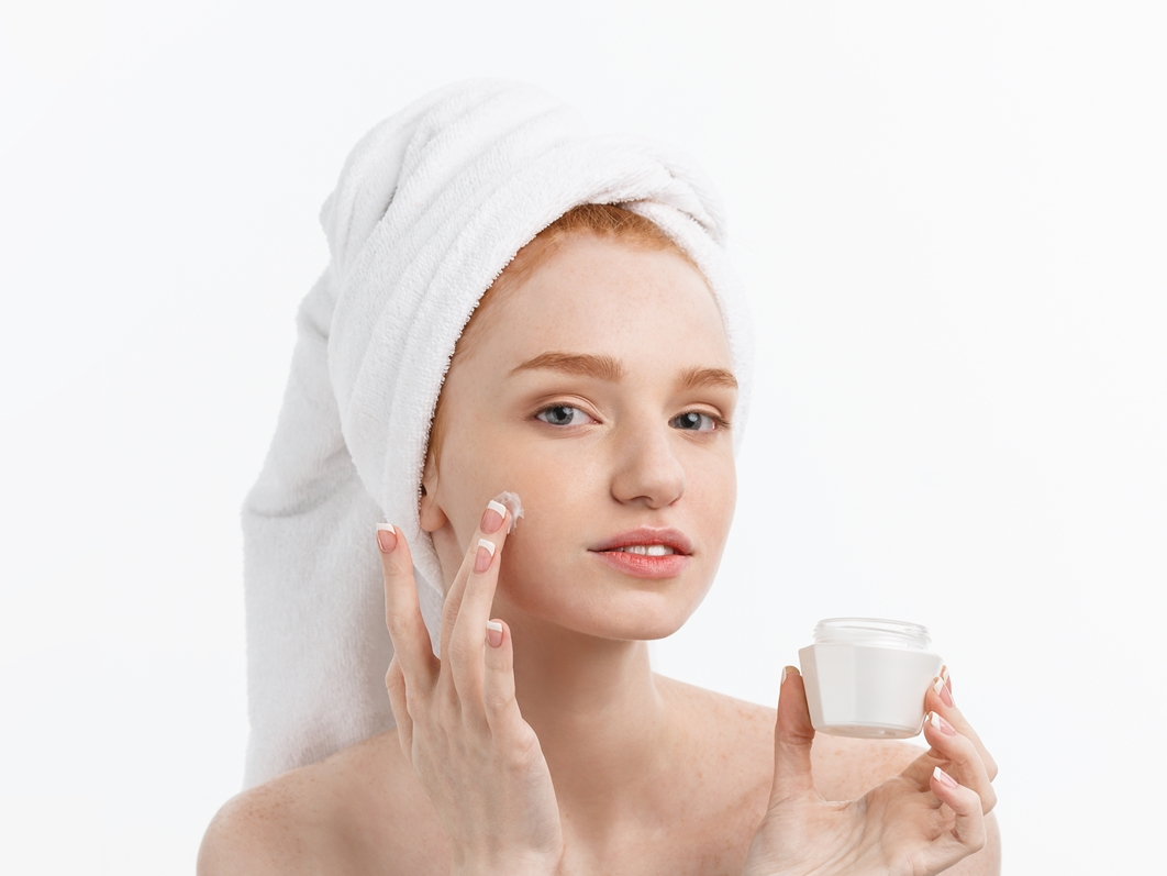 5 Moisturizer untuk Mencerahkan Wajah dan Menghilangkan Bekas Jerawat