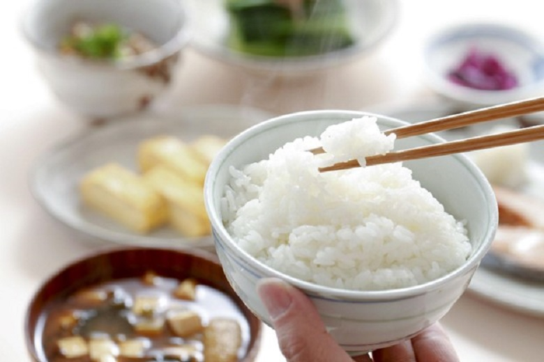 Cara Memasak Nasi ala Jepang Cuma Pakai Beras Biasa, Sekeluarga