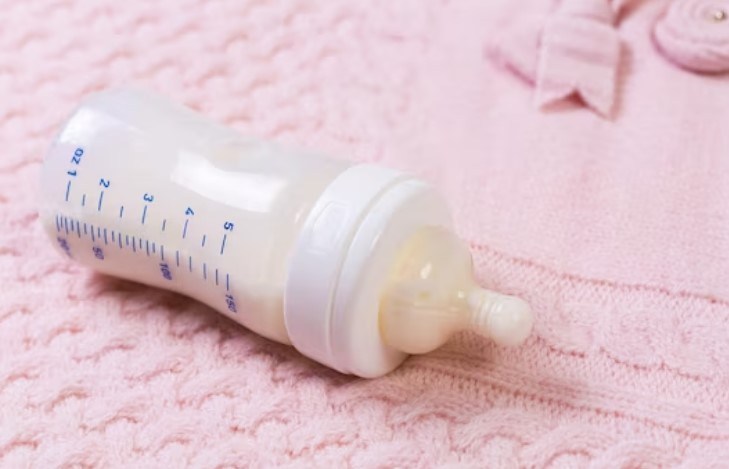 Cara Membersihkan Botol Susu Bayi yang Kuning, Ini Tipsnya Moms! | Nakita