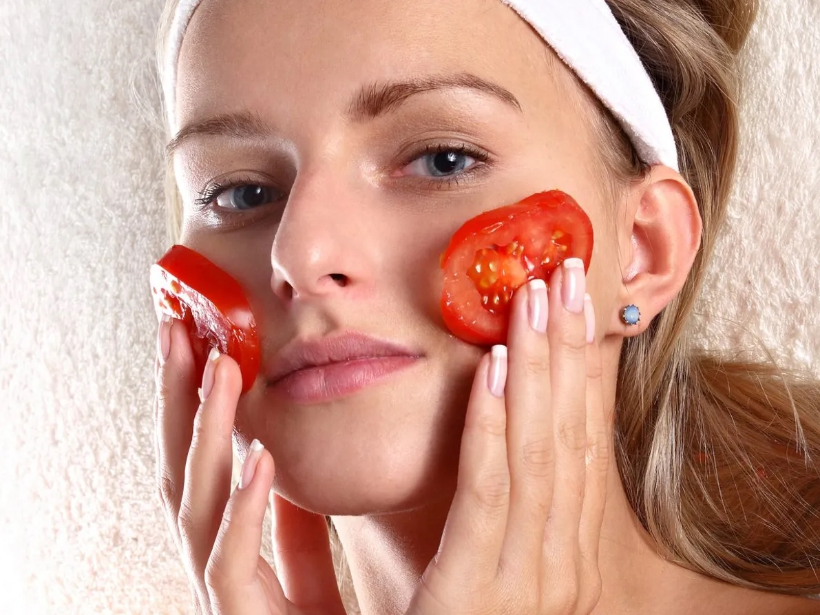 Cara Membuat Masker Tomat Tanpa Campuran untuk Memutihkan Wajah, Aman