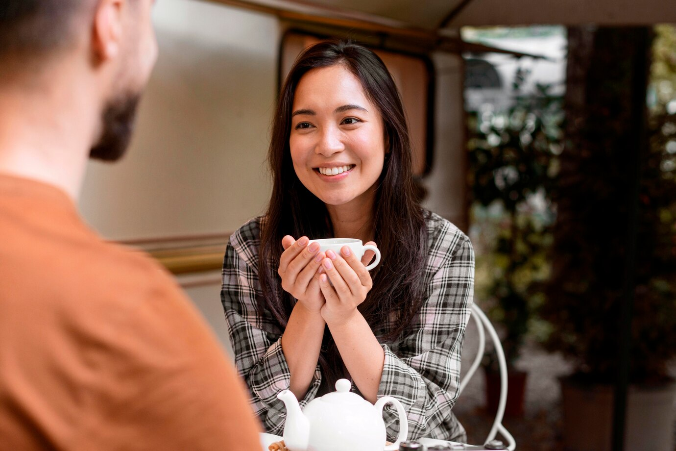 Arti Mimpi Bertemu Teman Lama Perempuan, Bakal Ada Kabar