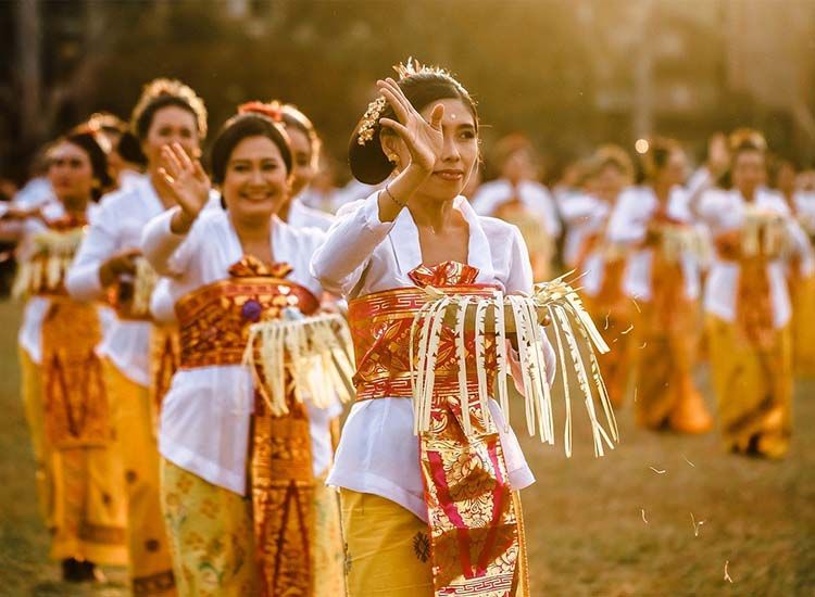 Bagaimana Memaknai Keragaman Budaya yang Ada di Indonesia? Materi PPKn - Semua Halaman - Bobo