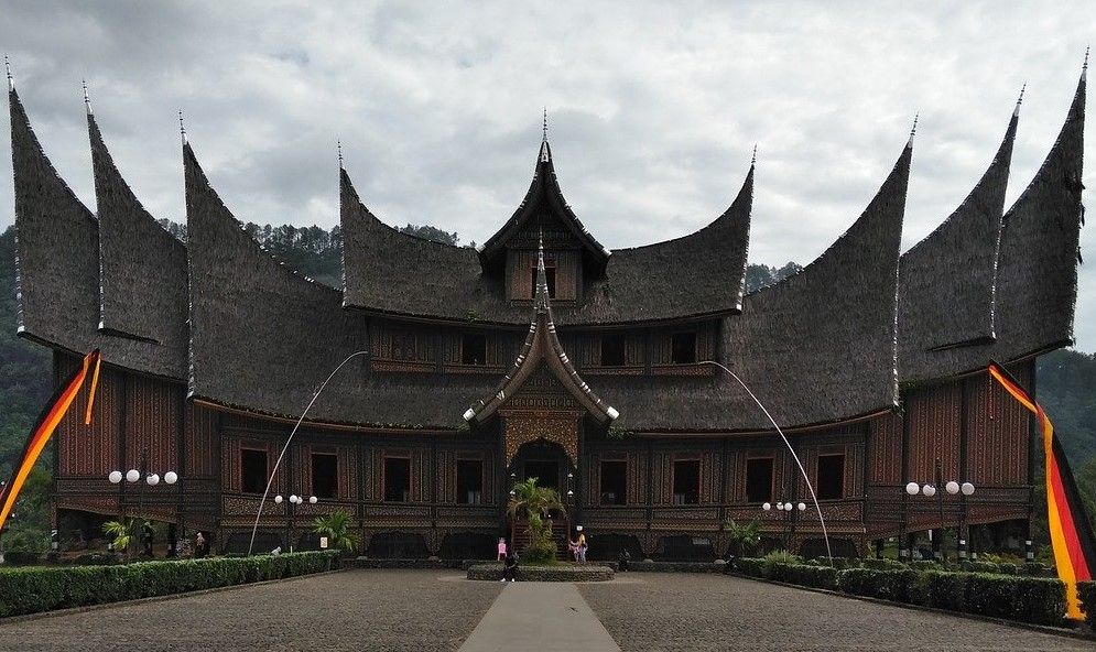 Mengenal Rumah Gadang Khas dari Sumatra Barat, Materi Kelas 3 SD - Semua  Halaman - Bobo