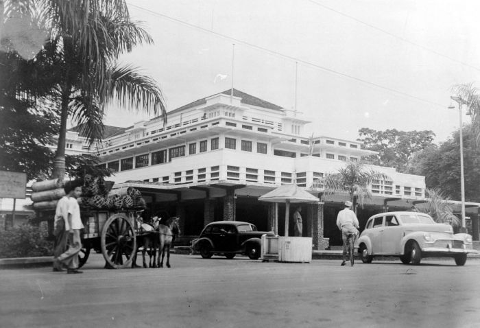 Hotel des Indes: Dari Multatuli, Wallace, Sampai Tempat Bunuh Diri