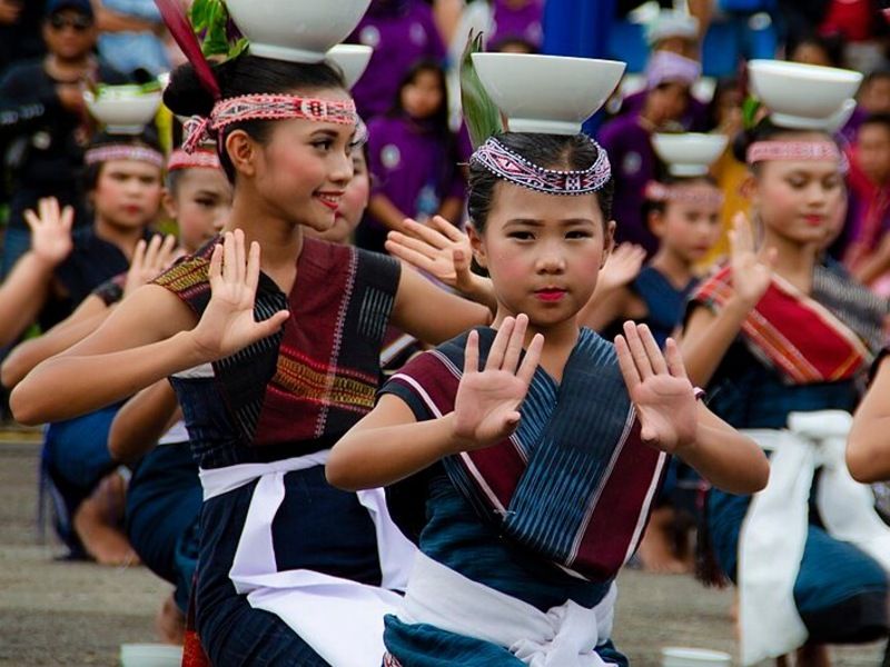 Mengenal Tari Tortor: Sejarah, Properti, Musik Pengiring, hingga  Keunikannya - Semua Halaman - Bobo