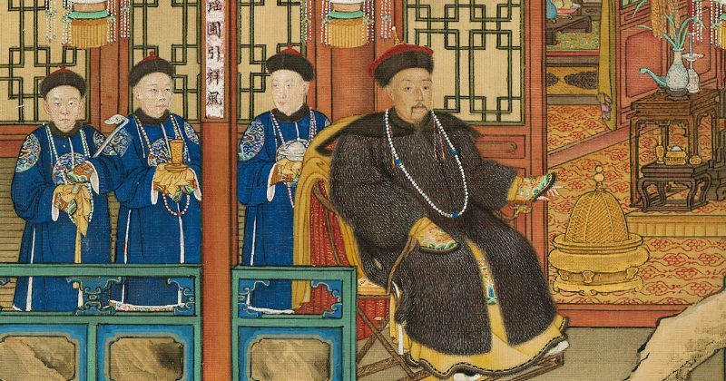 Oz erlarini silkitayotgan xotinlar toplami