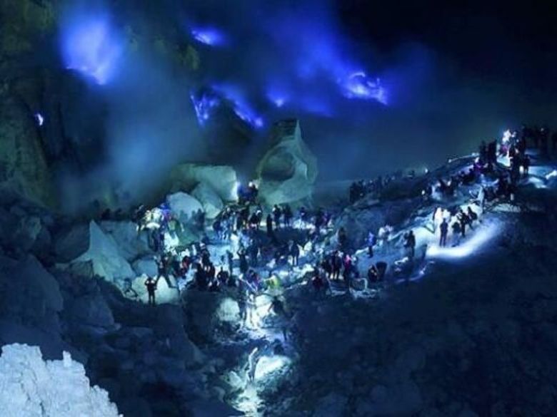 Fenomena Alam Api Biru di Kawah Ijen Banyuwangi, Kenapa Bisa Terjadi? -  Semua Halaman - Bobo