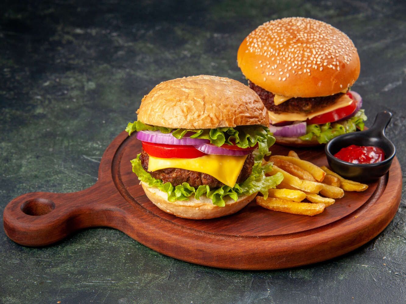 6 Fakta Unik Hamburger, Makanan Khas Amerika yang Terkenal di Banyak Negara - Semua Halaman - Bobo