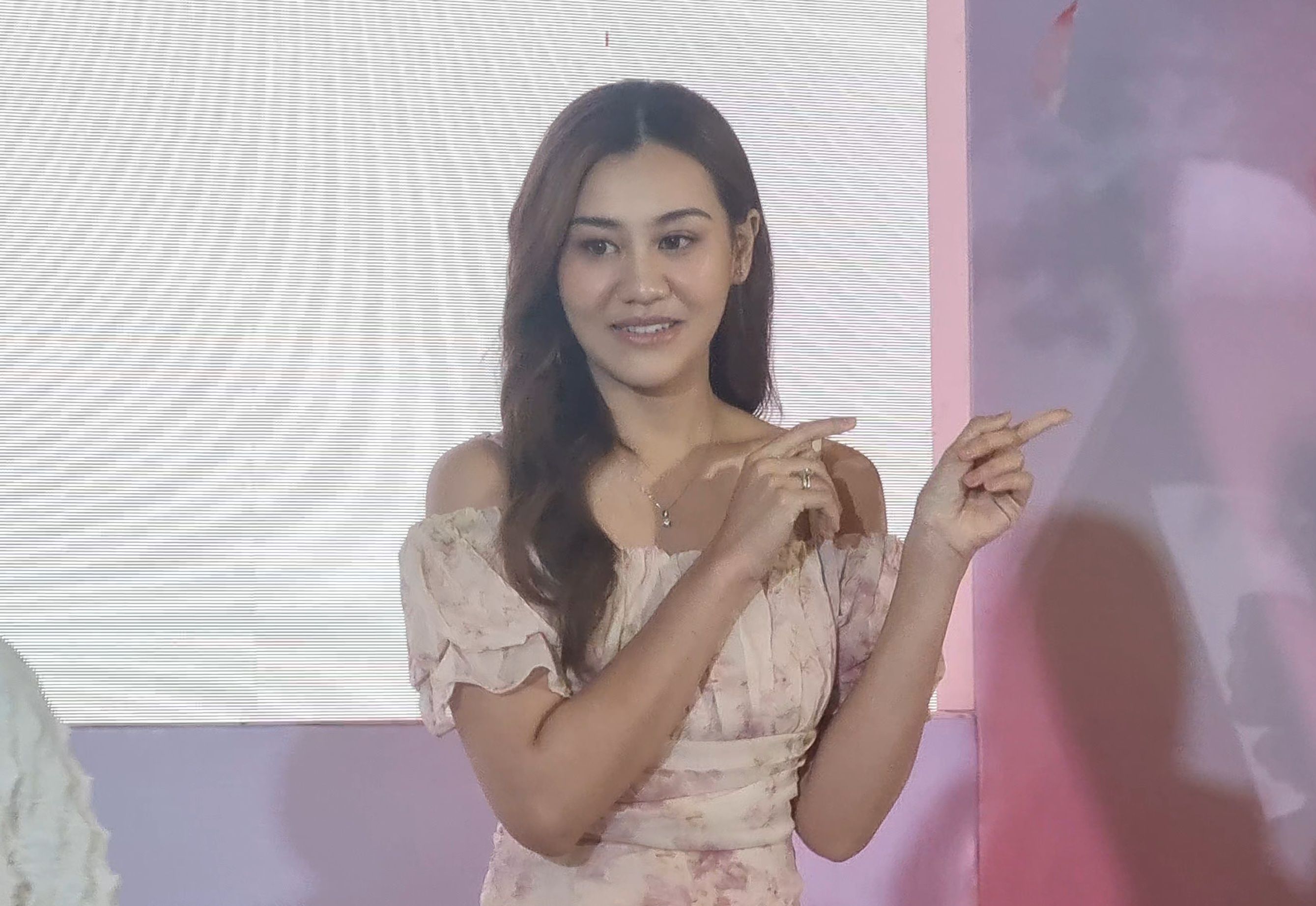 Men uni tuzatdim va egasini sikdim