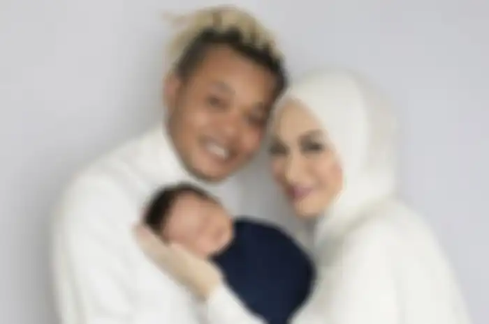 Sule bersama istri dan anaknya, Nathalie Holscher dan Adzam.