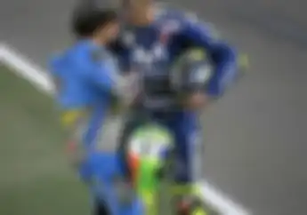 Nah Khan... Valentino Rossi Bisik-bisik Sesuatu ke Franco Morbidelli, Sepenting Itu Kah?