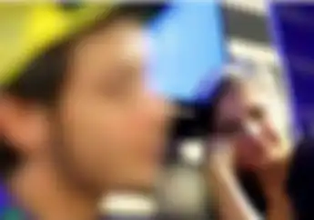 Mengharukan, Tatapan dari Jarak Tertentu Dua Orang yang Menentukan Jalan Hidup Valentino Rossi