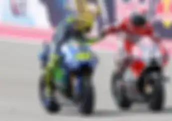 Valentino Rossi Sarankan Pembalap Belajar dari Andrea Dovizioso