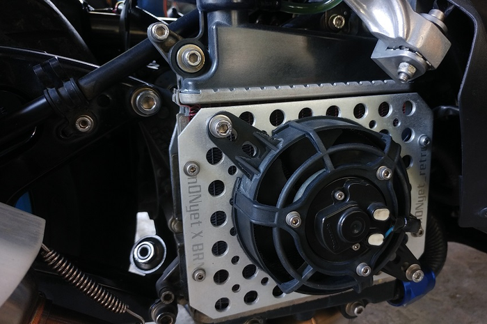 Trik Pasang Extra Fan di NMAX (Gbr.1)