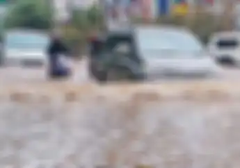 Sering Lewat Jalan Banjir? Ingat 6 Hal Penting Ini Biar Enggak Pusing