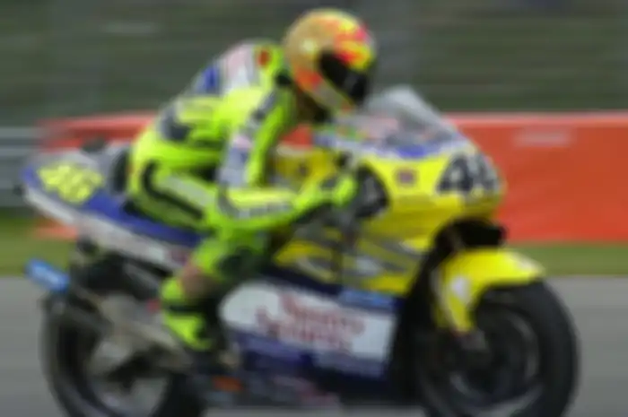 Valentino Rossi bersama NSR500 di Nastro Azzurro Honda