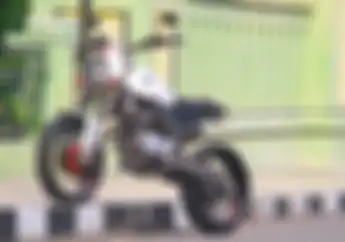 Gaya Supermoto di Yamaha V-ixion 2012 Ini Dijulukin Jaran Putih