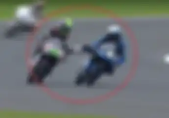 Ternyata Romano Fenati Juga Pernah Tendang Pembalap Lain! Nih Videonya
