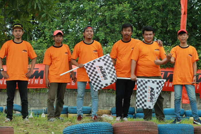 Momen selingkuh komunitas Nouvo berbaju KTM hehee..