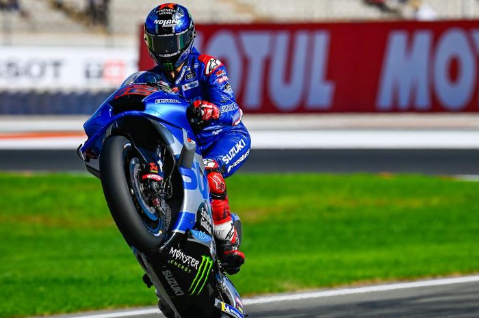 Pembalap Suzuki Ecstar, Alex Rins, menjadi pemenang MotoGP Valencia 2022